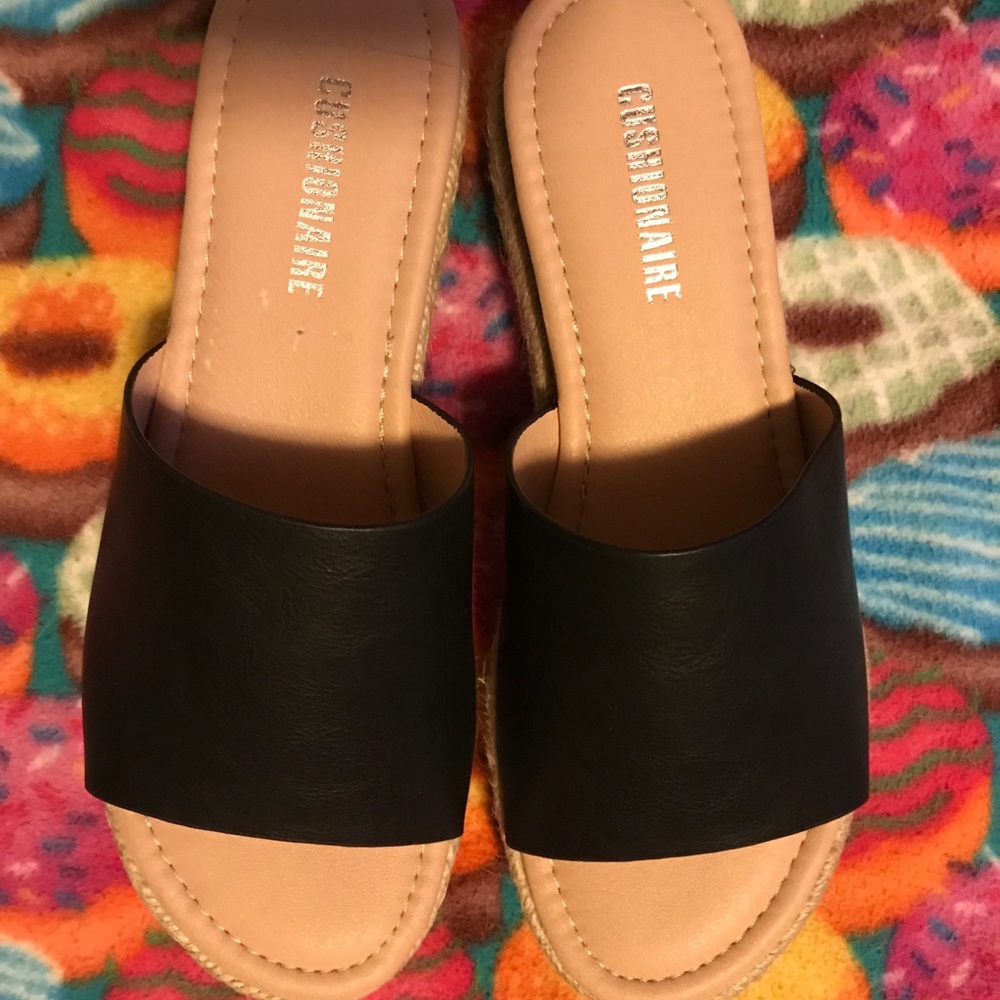 Cute black sandals💙